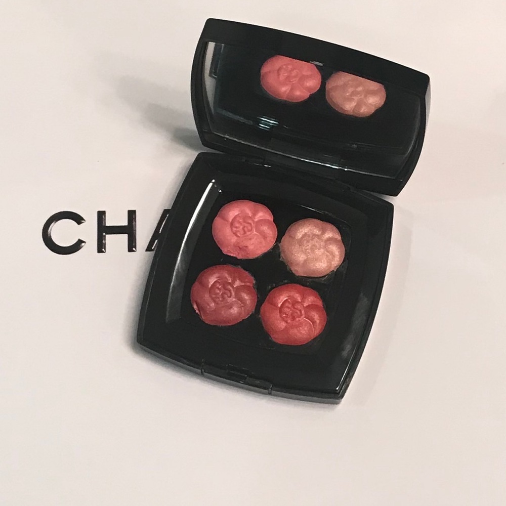 Chanel 4 Fleurs De Chanel Levres lip in Petales